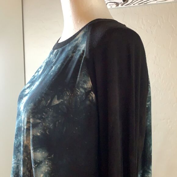 𝅺red Haute Blue and black paint splatter blouse long sleeves with split hemline - Picture 3 of 11